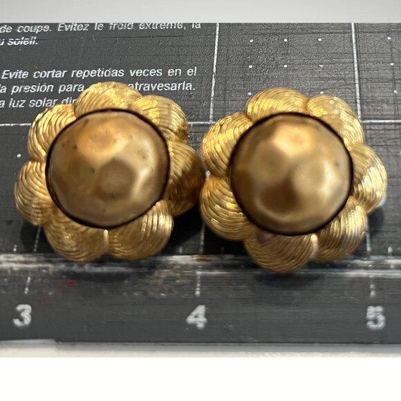 1980s Vintage Gold Toned Daisy Statement Clip On Earrings, Boho, Retro - Picture 2 of 3